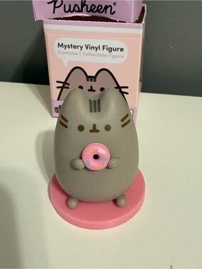 Pusheen The Cat Mystery Vinyl Figure 2.5" Pusheen with Donut